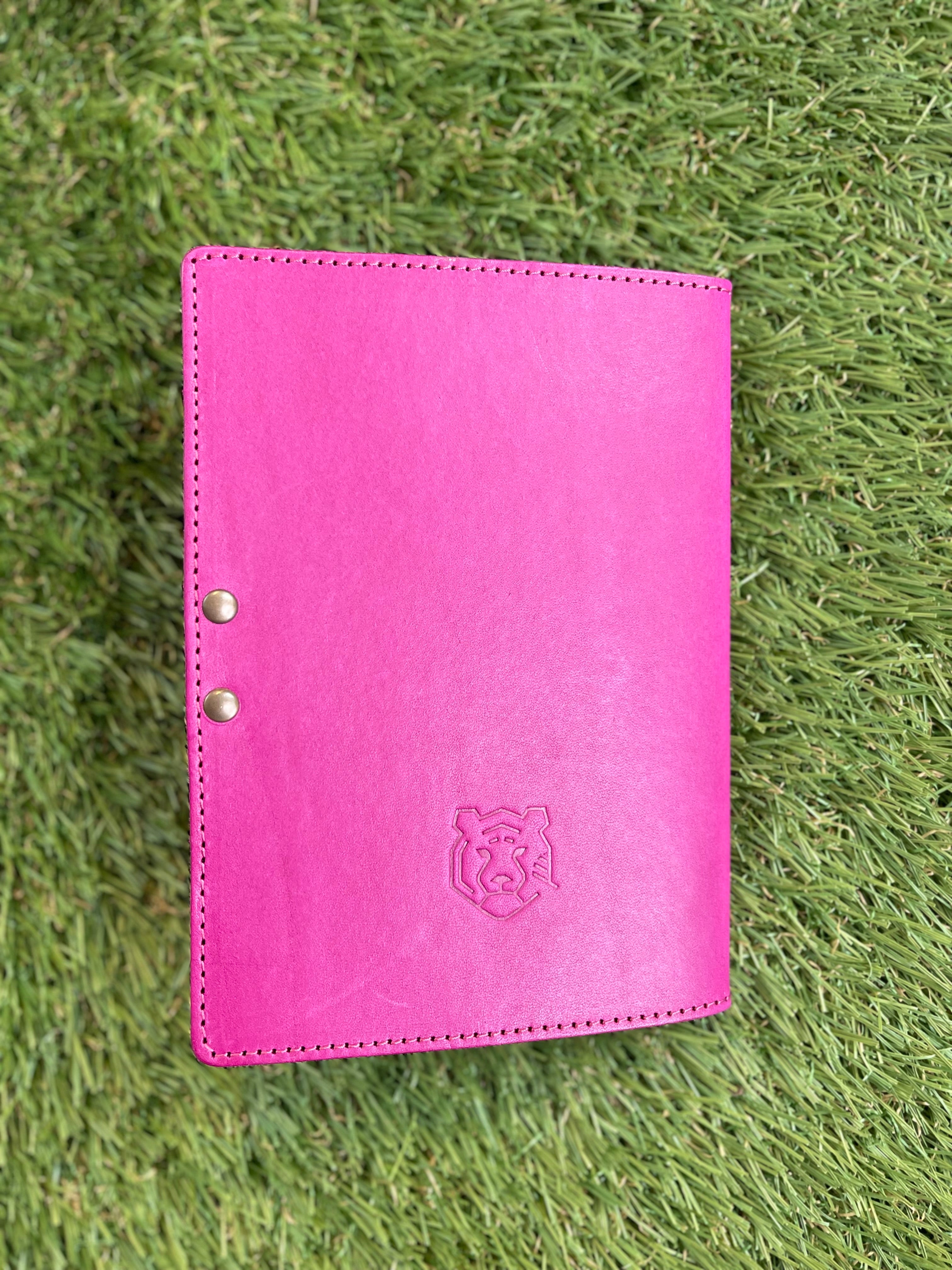 Handmade leather scorecard holder - club model. 