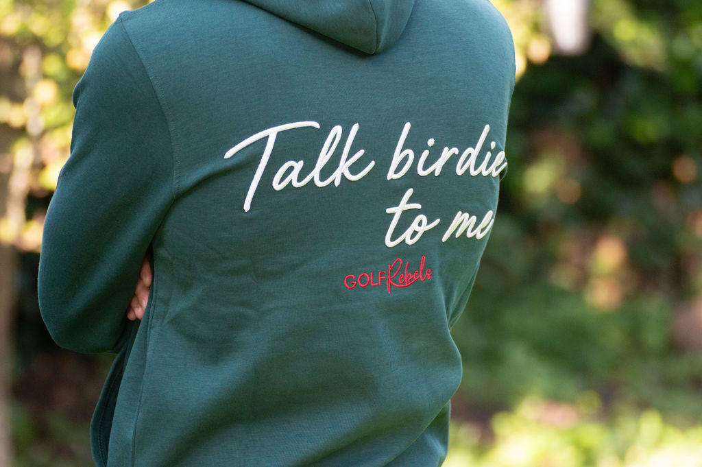 GolfRebels Talk Birdie to Me golf hoodie heren Masters Green – oversized vintage pasvorm met GolfRebels logo, gedragen buiten