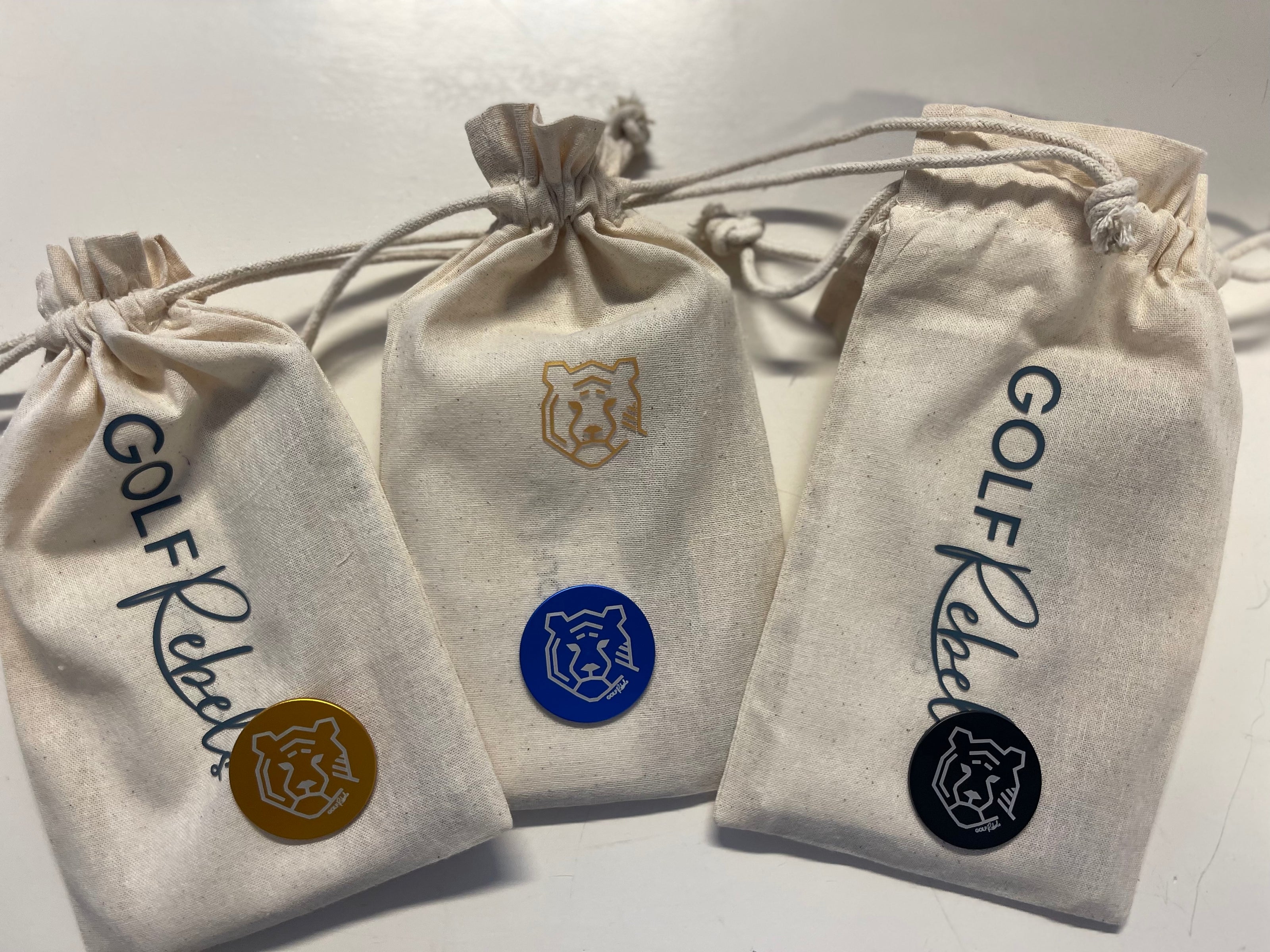 Gepersonaliseerde ballmarker met 50 tees en tee-zakje