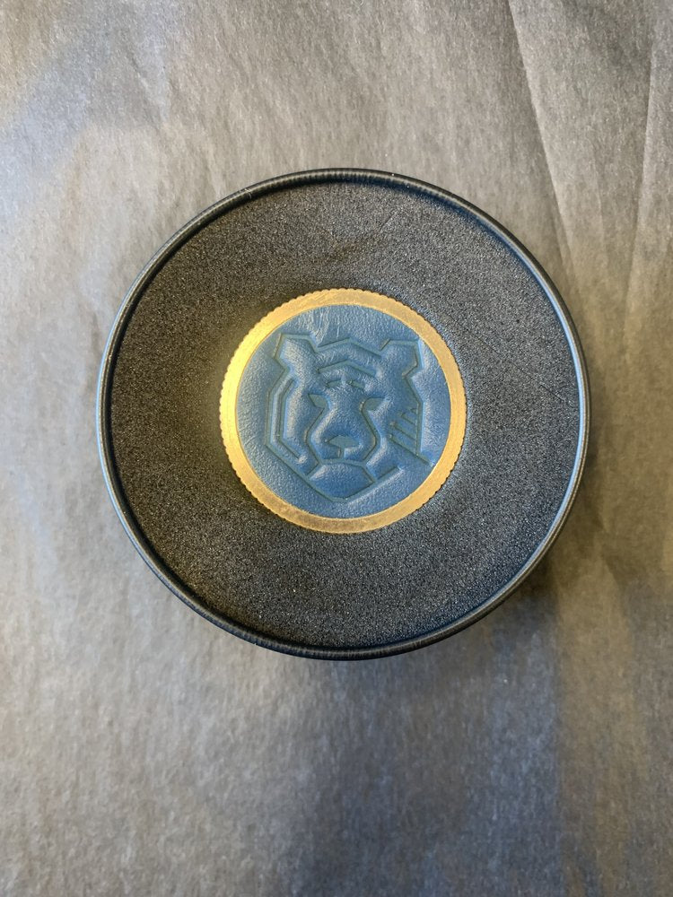 Gepersonaliseerde messing ballmarker met leren Tijger logo | Blauw