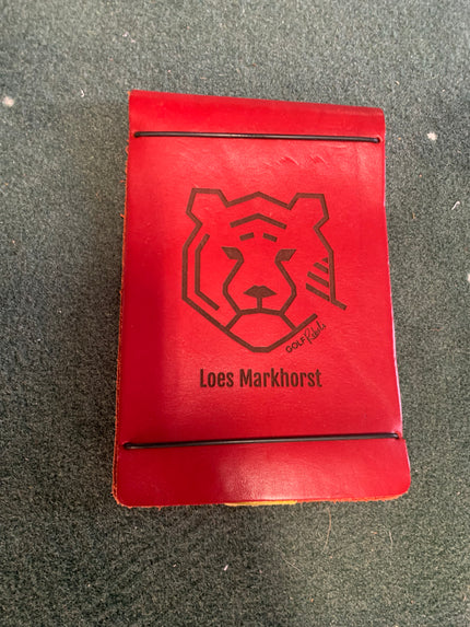 Handgemaakte leren scorecardhouder - tourmodel met jouw naam.
